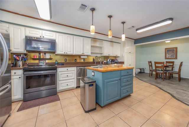 310 Karen Drive, Lufkin, TX 75901
