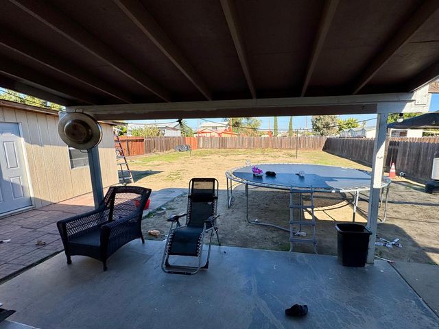 913 9th St, Turlock, CA 95380