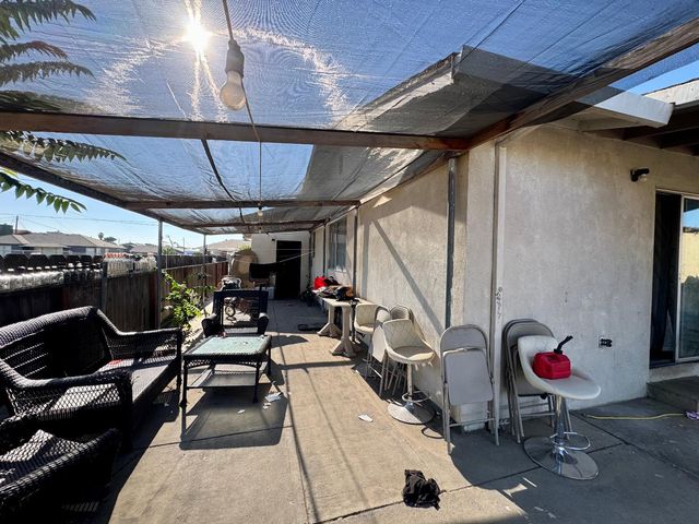 913 9th St, Turlock, CA 95380