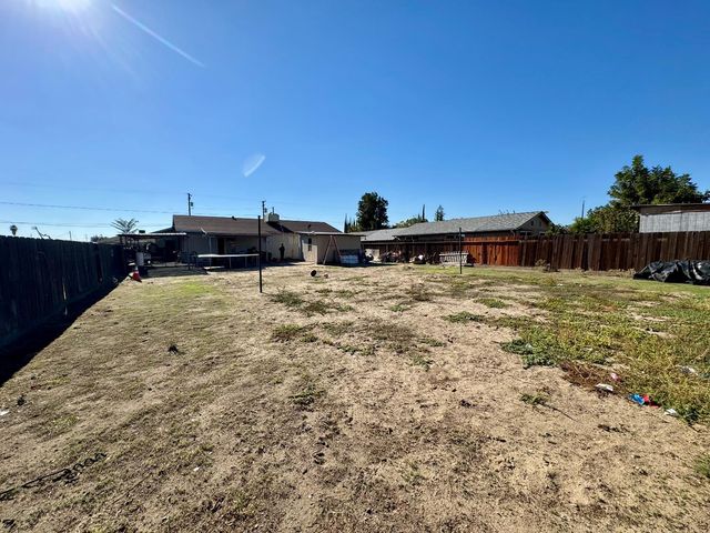 913 9th St, Turlock, CA 95380