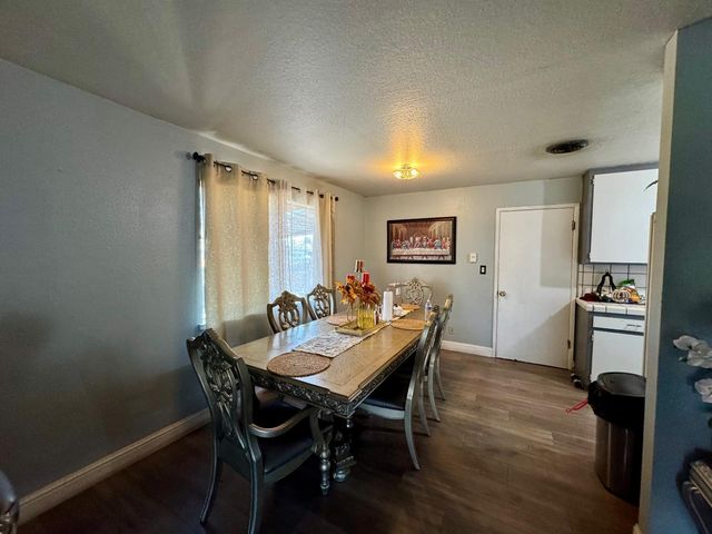 913 9th St, Turlock, CA 95380