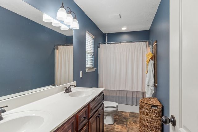 415 Daytona Dr, Cornersville, TN 37047