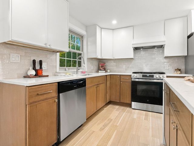 16 Roy Ave, Holliston, MA 01746