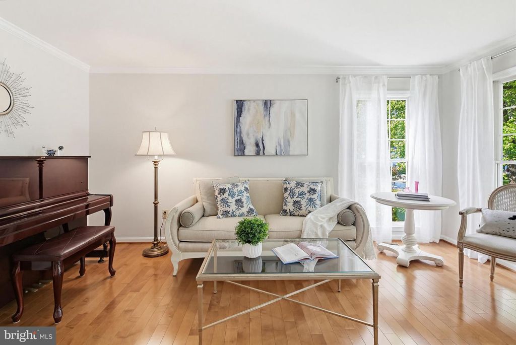 Image 10 of property listing at 6464 S WIND CIR, Columbia, MD 21044