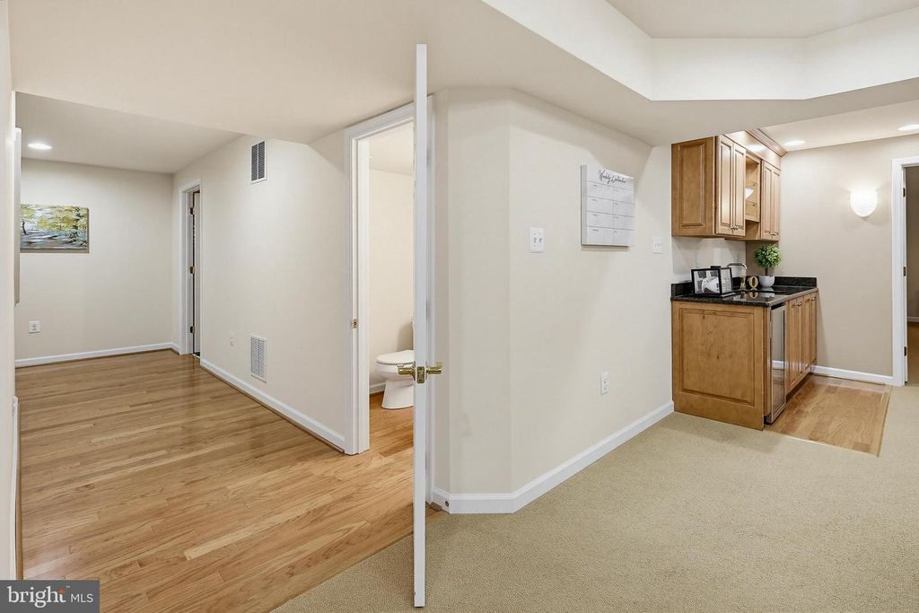 Image 113 of property listing at 6464 S WIND CIR, Columbia, MD 21044