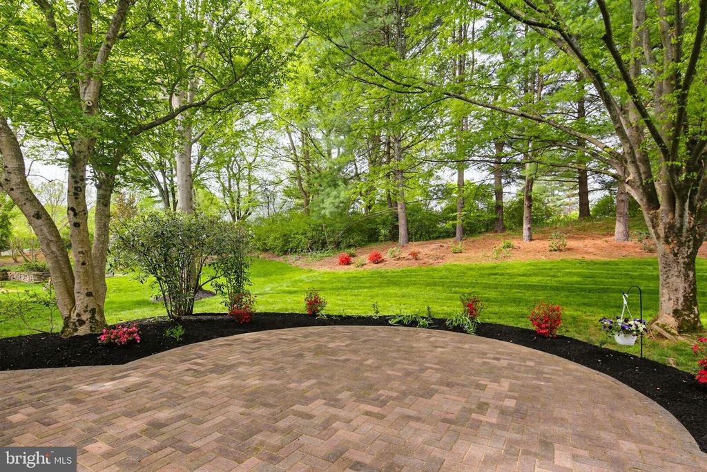 Image 5 of property listing at 6464 S WIND CIR, Columbia, MD 21044