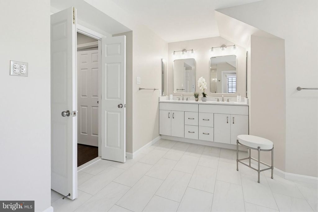 Image 73 of property listing at 6464 S WIND CIR, Columbia, MD 21044