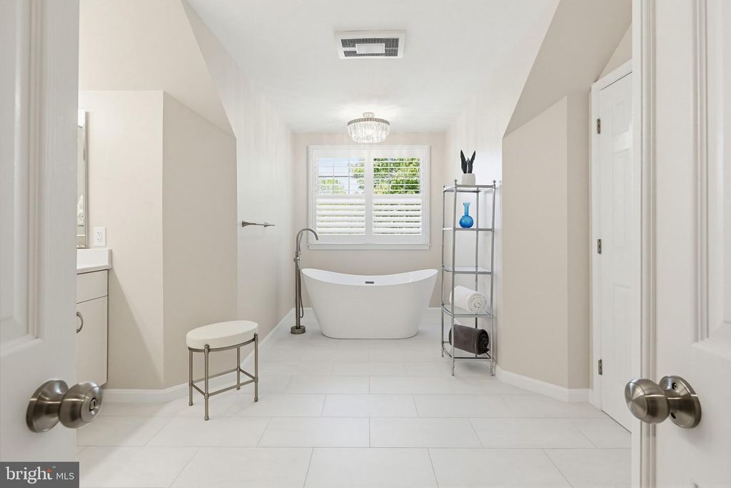 Image 74 of property listing at 6464 S WIND CIR, Columbia, MD 21044