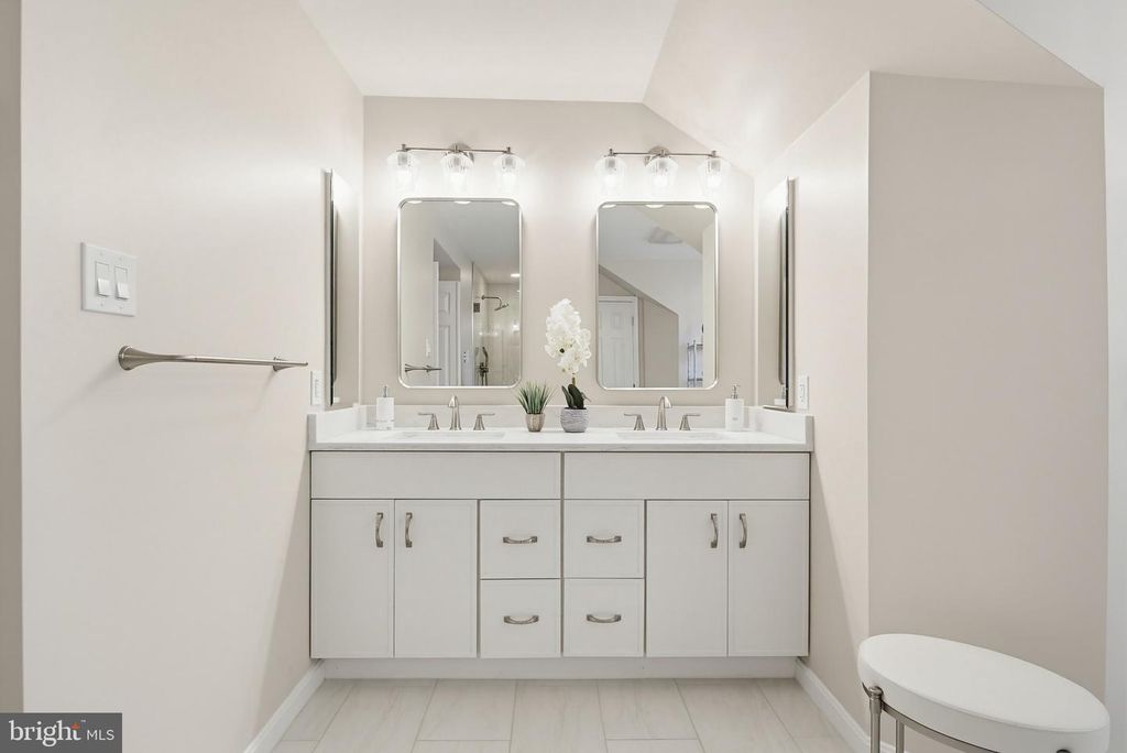 Image 75 of property listing at 6464 S WIND CIR, Columbia, MD 21044