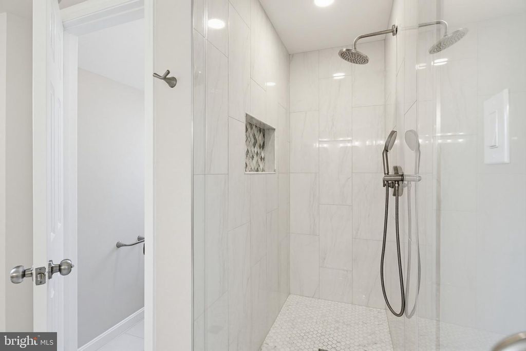 Image 77 of property listing at 6464 S WIND CIR, Columbia, MD 21044