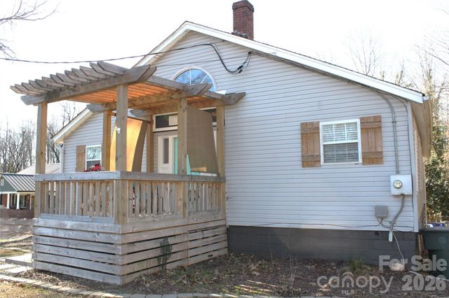 207 3rd Avenue NW, Conover, NC 28613