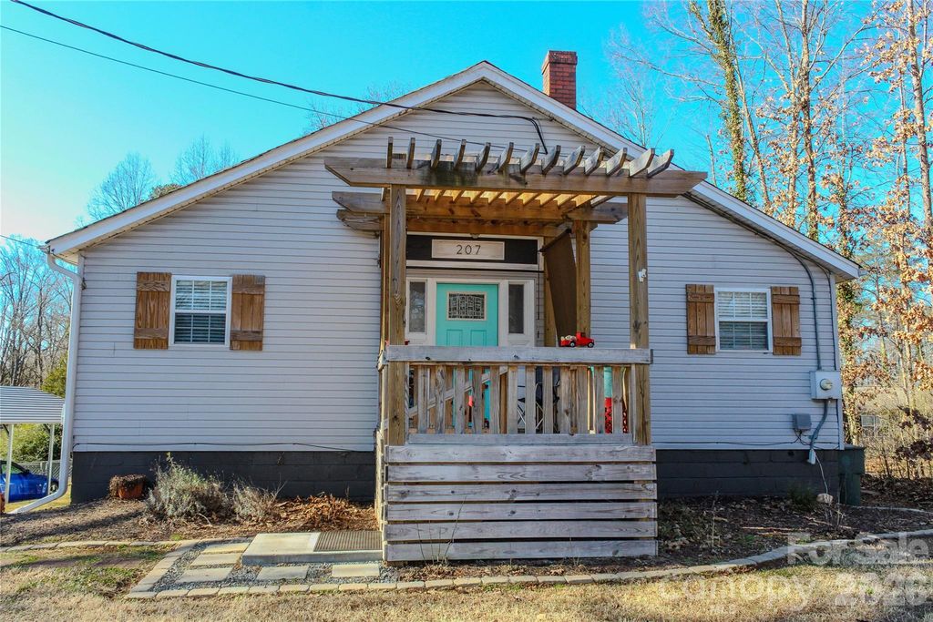 207 3rd Avenue NW, Conover, NC 28613