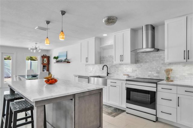 349 BELLEAIR DRIVE NE, St Petersburg, FL 33704