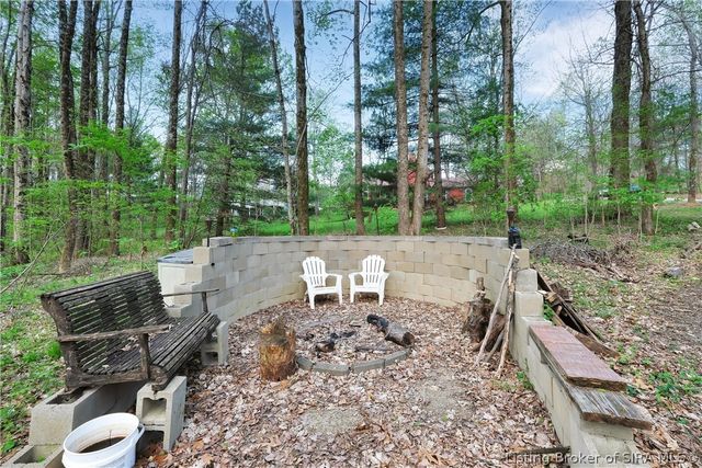 11699 S Old Bear Creek Road, Pekin, IN 47165