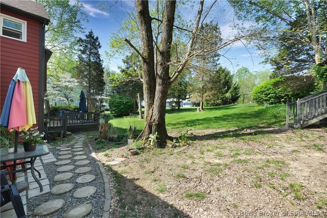 11699 S Old Bear Creek Road, Pekin, IN 47165