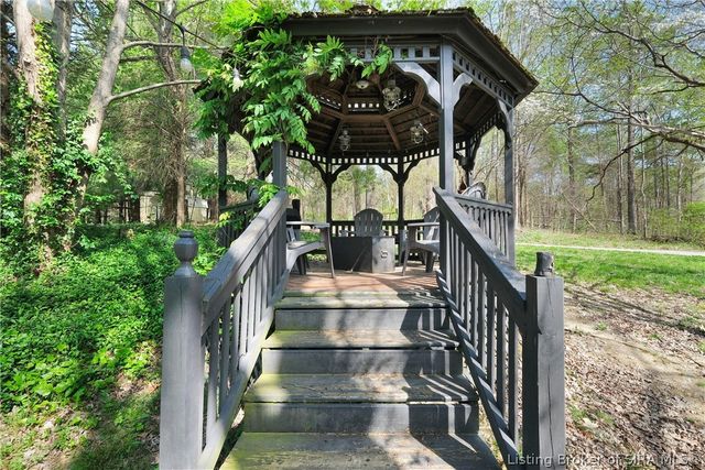 11699 S Old Bear Creek Road, Pekin, IN 47165