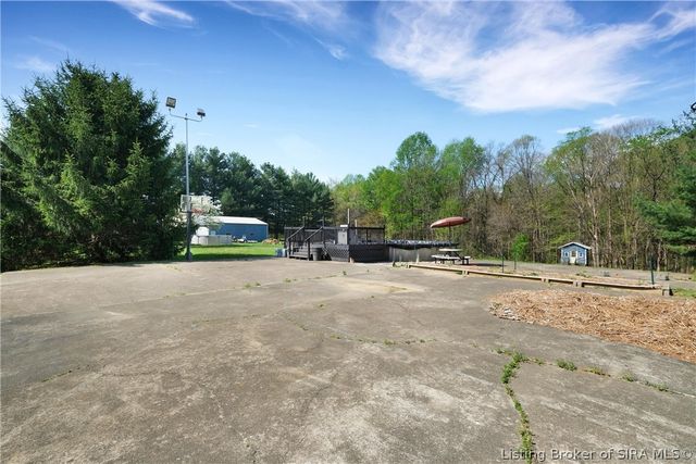11699 S Old Bear Creek Road, Pekin, IN 47165