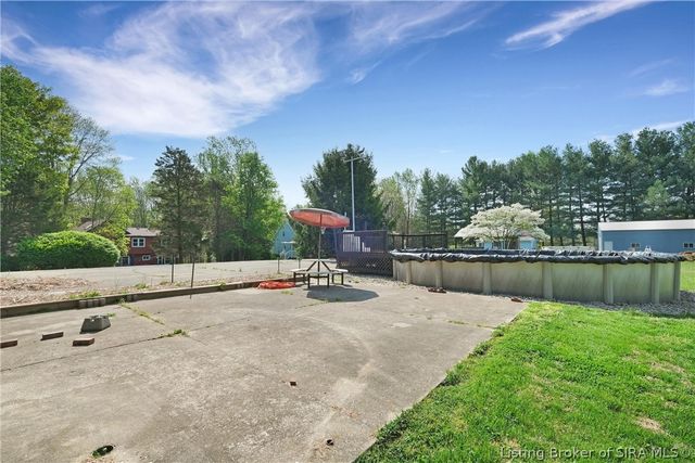 11699 S Old Bear Creek Road, Pekin, IN 47165