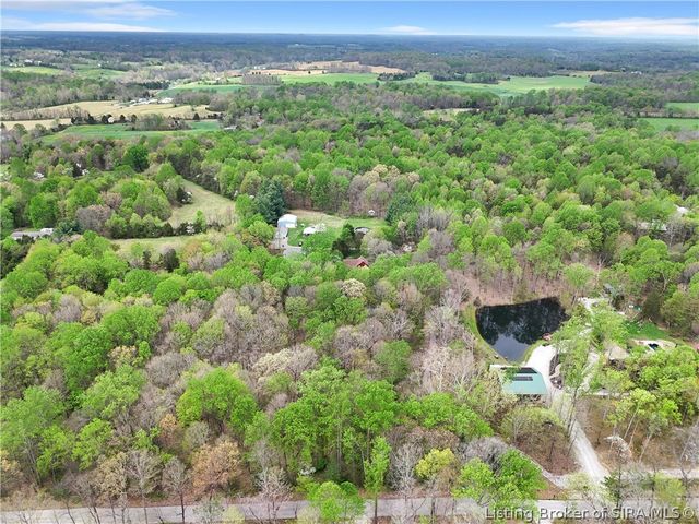 11699 S Old Bear Creek Road, Pekin, IN 47165
