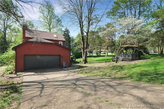 11699 S Old Bear Creek Road, Pekin, IN 47165