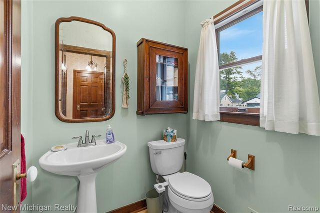 445 Crystal Street, Milford, MI 48381