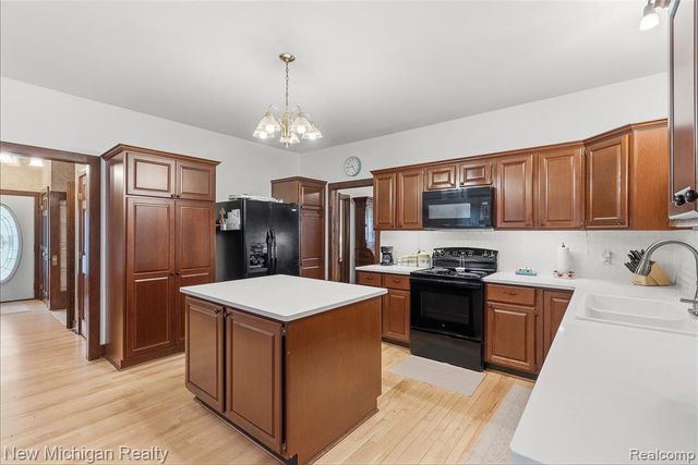 445 Crystal Street, Milford, MI 48381