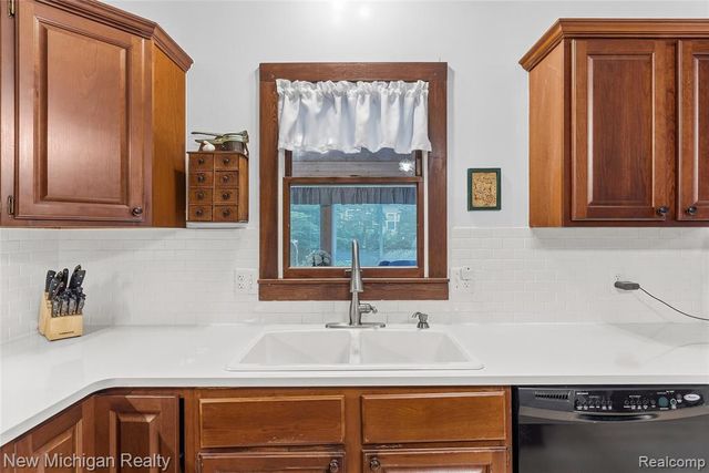 445 Crystal Street, Milford, MI 48381