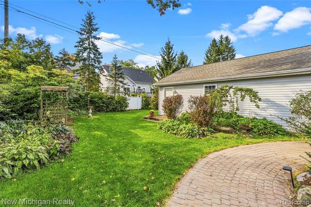 445 Crystal Street, Milford, MI 48381