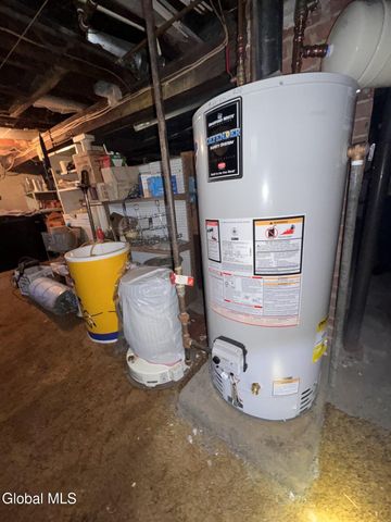 13 Corlaer Avenue, Schenectady, NY 12304