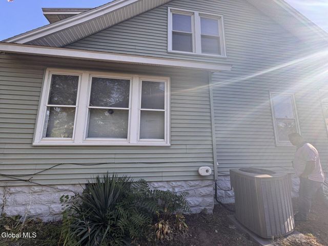 13 Corlaer Avenue, Schenectady, NY 12304