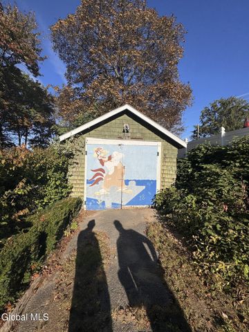 13 Corlaer Avenue, Schenectady, NY 12304