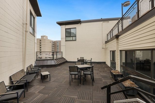 12 Stoneholm St 530, Boston, MA 02115