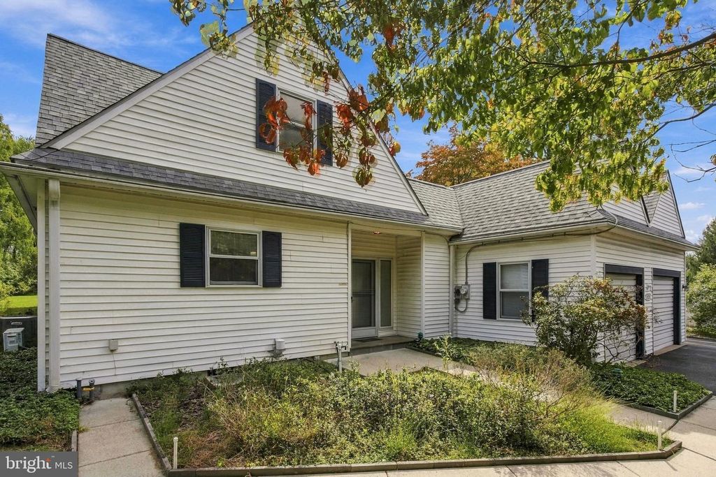 528 MONTGOMERY RD, Ambler, PA 19002 — photo 3