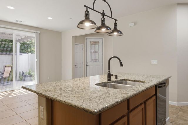 1283 Shady Pines St, Manteca, CA 95336