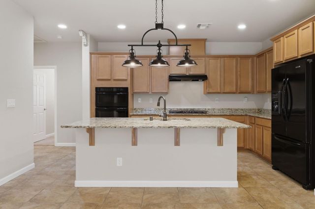 1283 Shady Pines St, Manteca, CA 95336