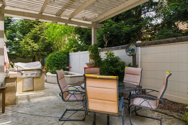 1283 Shady Pines St, Manteca, CA 95336