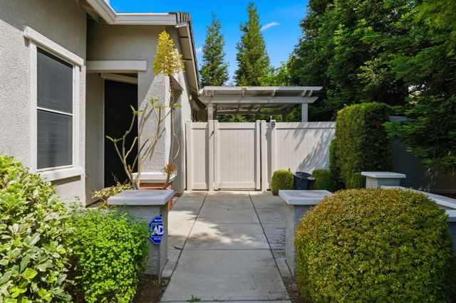 1283 Shady Pines St, Manteca, CA 95336
