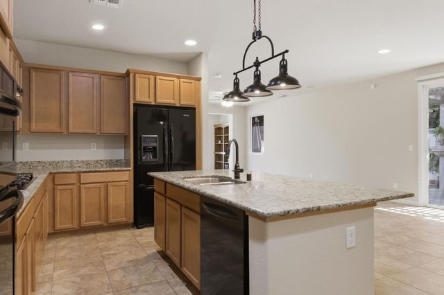 1283 Shady Pines St, Manteca, CA 95336