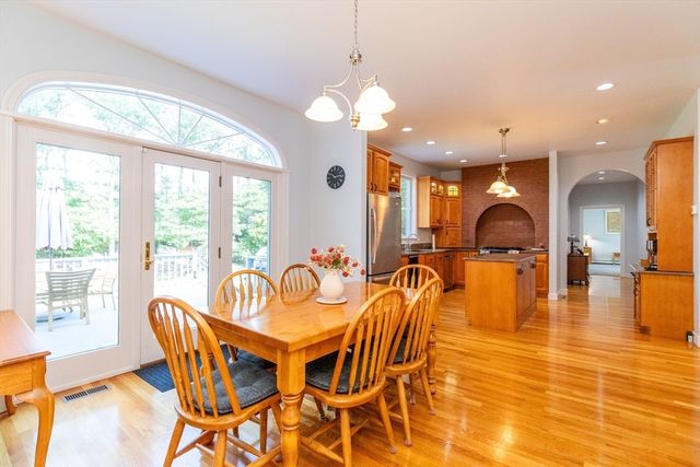 25 Windsor Dr, Foxboro, MA 02035