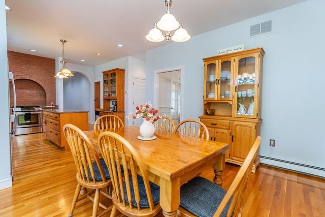 25 Windsor Dr, Foxboro, MA 02035