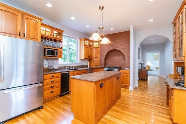 25 Windsor Dr, Foxboro, MA 02035