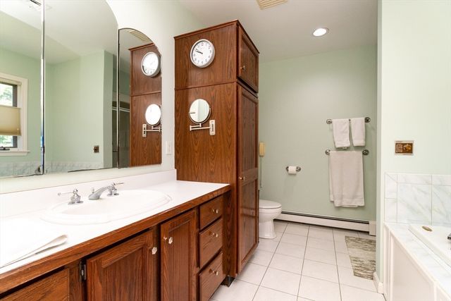 25 Windsor Dr, Foxboro, MA 02035