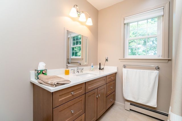 25 Windsor Dr, Foxboro, MA 02035