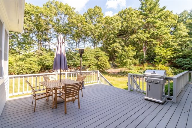 25 Windsor Dr, Foxboro, MA 02035