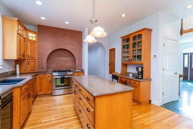 25 Windsor Dr, Foxboro, MA 02035