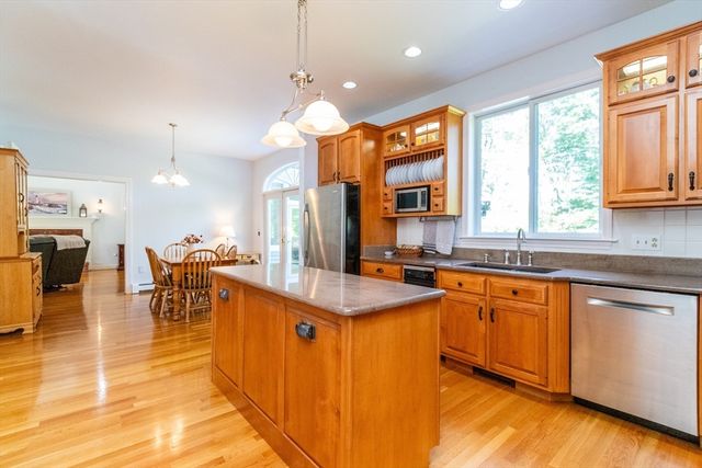 25 Windsor Dr, Foxboro, MA 02035