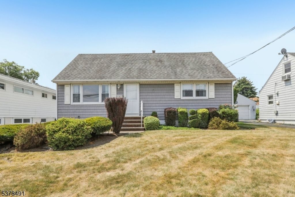 9 Joan Pl, Clifton City, NJ 07012