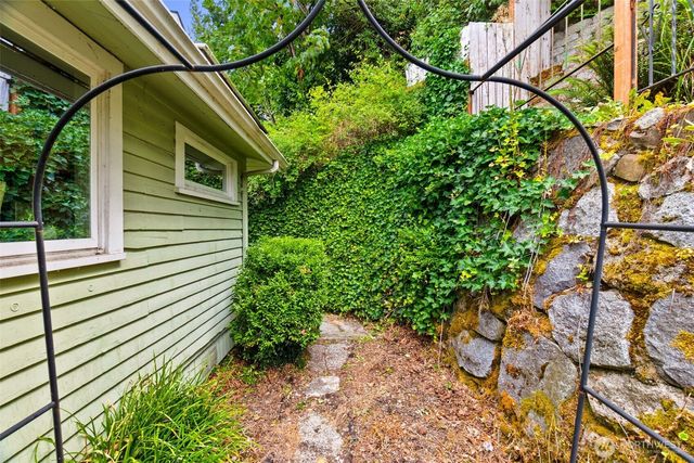 304 Scenic Way, Kent, WA 98030