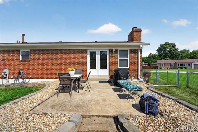 108 Sunny Hill Boulevard, St Peters, MO 63376