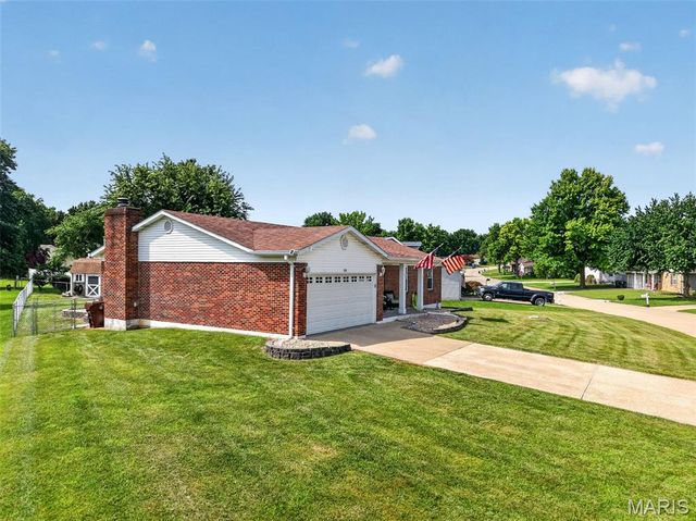 108 Sunny Hill Boulevard, St Peters, MO 63376